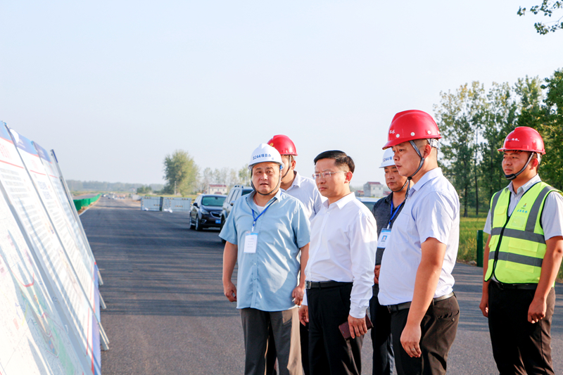 六安市交通運輸局黨組書記、局長朱宏赴S244-03標調研指導工作 (2)