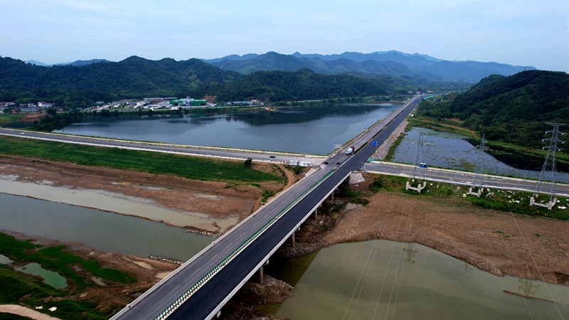 【路橋“競”行時】G530查橋至牛磯段:用心用力加速“皖贛”交通互聯(lián)2